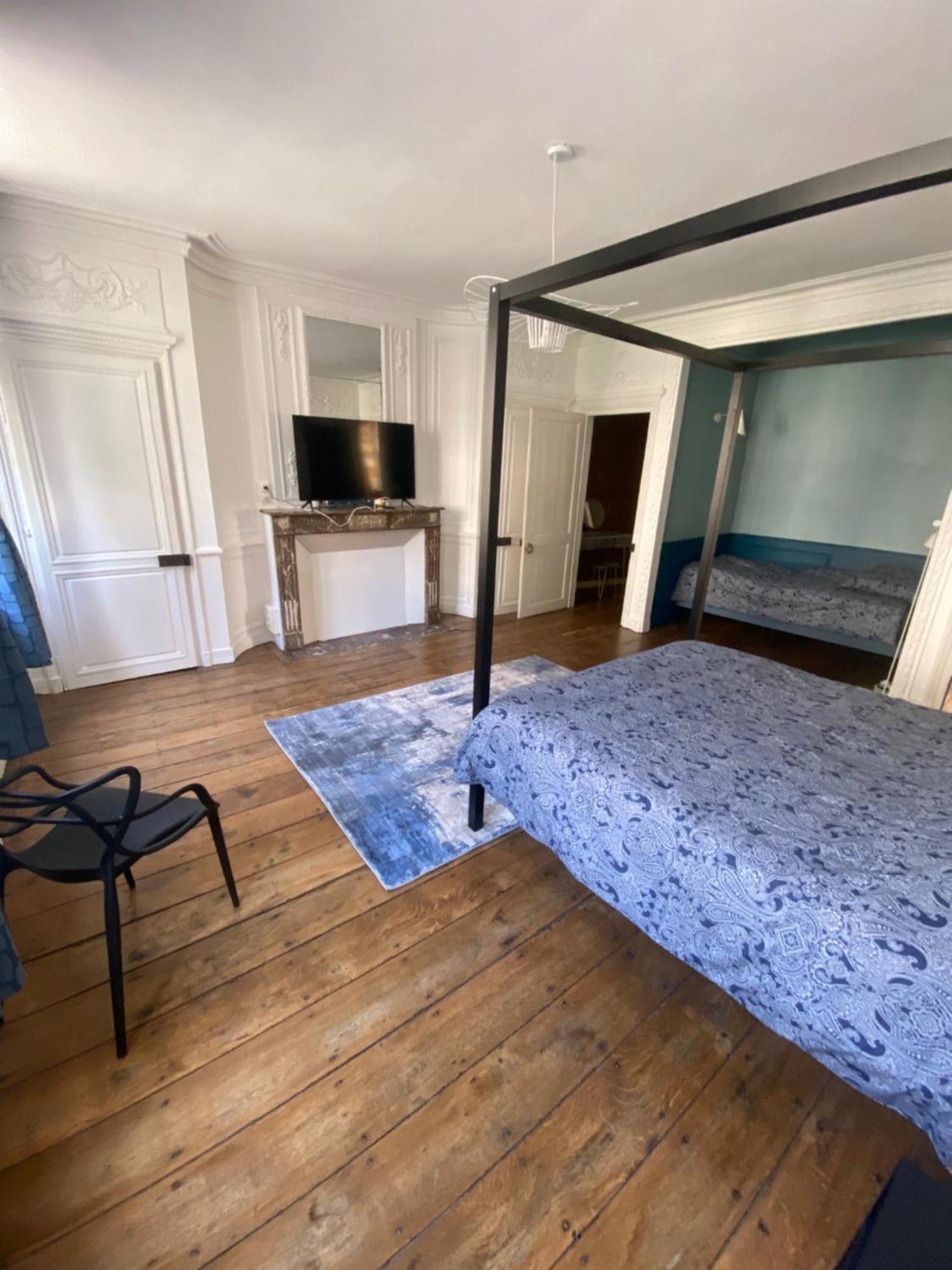 Chez Victor H Hotel *